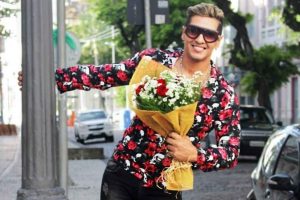 Cantor pernambucano lança clipe gravado na Rua do Bom Jesus