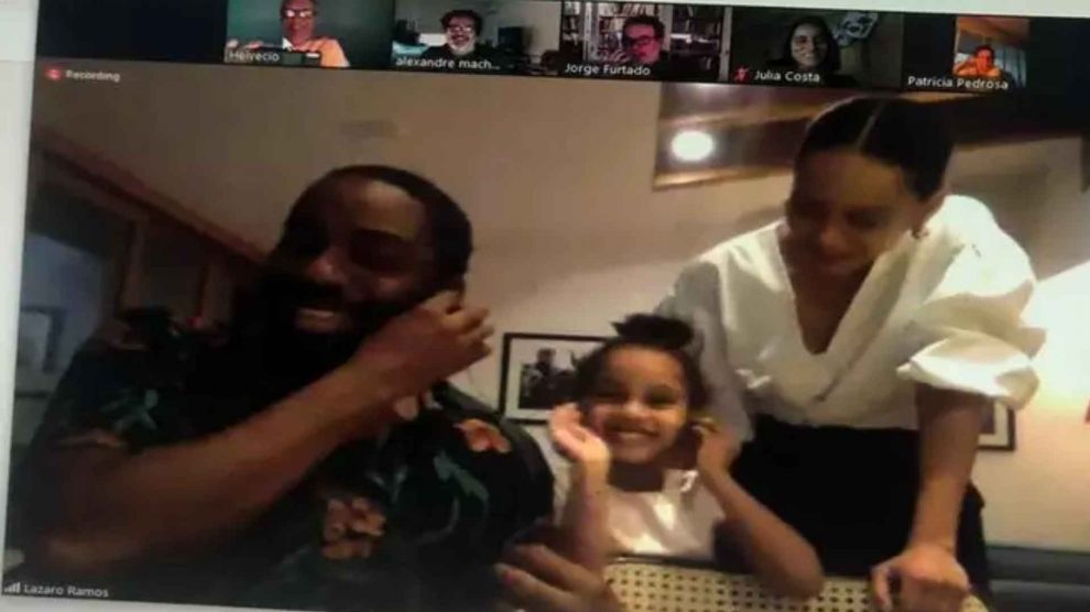 Filha de Taís Araujo e Lázaro Ramos rouba a cena em entrevista