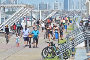 Recife Antigo com muita movimentação neste domingo (16)