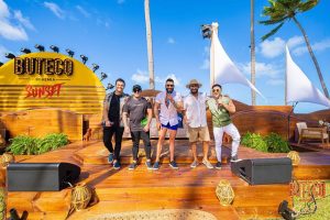 Gusttavo Lima faz sucesso em live na Praia dos Carneiros