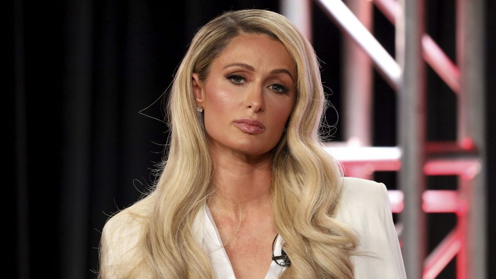 Paris Hilton afirma que sua vida era uma farsa