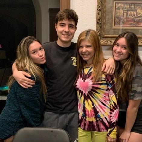 Rose Miriam comemora aniversário do filho com clique em família