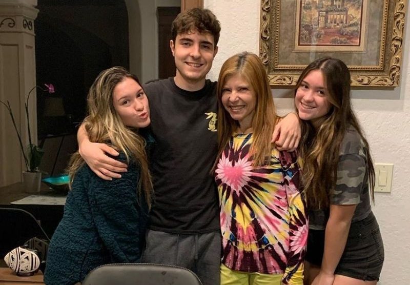 Rose Miriam comemora aniversário do filho com clique em família