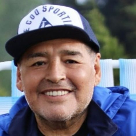 Maradona foi sedado para não abandonar hospital, afirma médico