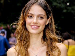 Laura Neiva fala sobre os tabus de conviver com a epilepsia