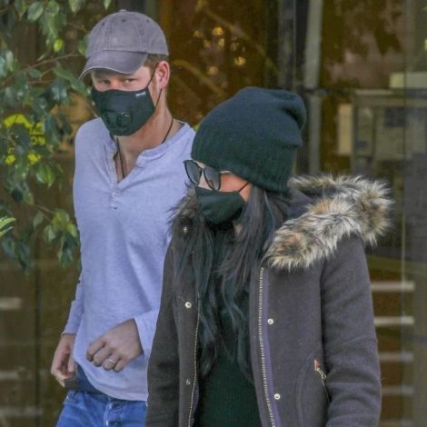 Harry e Meghan são vistos com looks casuais em Beverly Hills