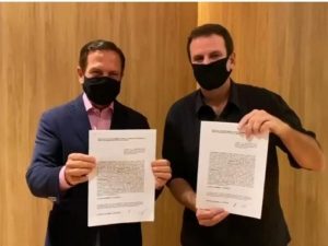 Doria e Paes assinam acordo para a aquisição da Coronavac