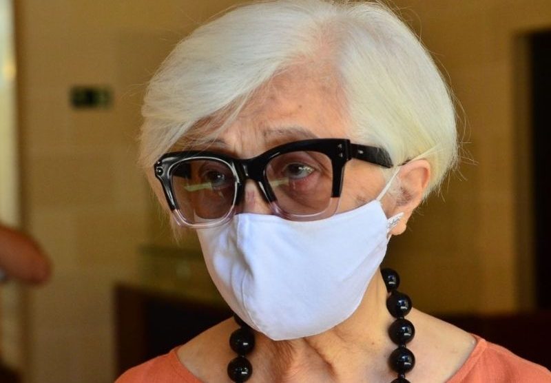 Internada com Covid-19, secretária Leda Alves tem quadro estável