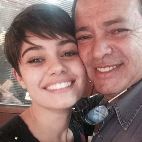 "Coração dilacerado", diz Sophie Charlotte ao revelar morte do pai