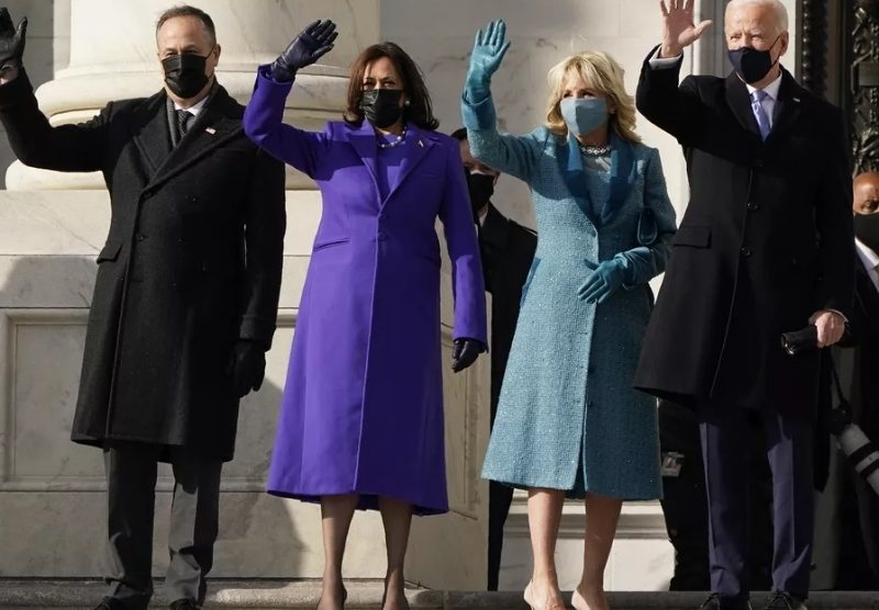 Joe Biden e Kamala tomam posse como presidente e vice dos EUA