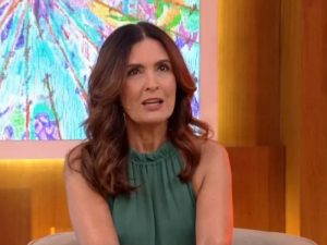 Fátima Bernardes se emociona ao voltar ao 'Encontro' após cirurgia