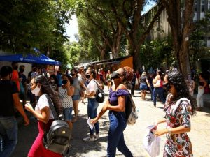 Estudantes realizam primeiras provas do Enem neste domingo (17)
